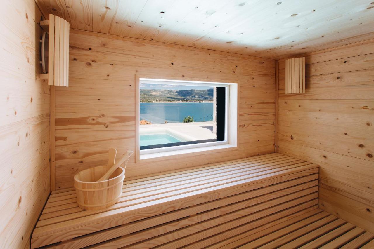Villa Magna - Seaside Villa With Pool And Sauna Trogir Buitenkant foto